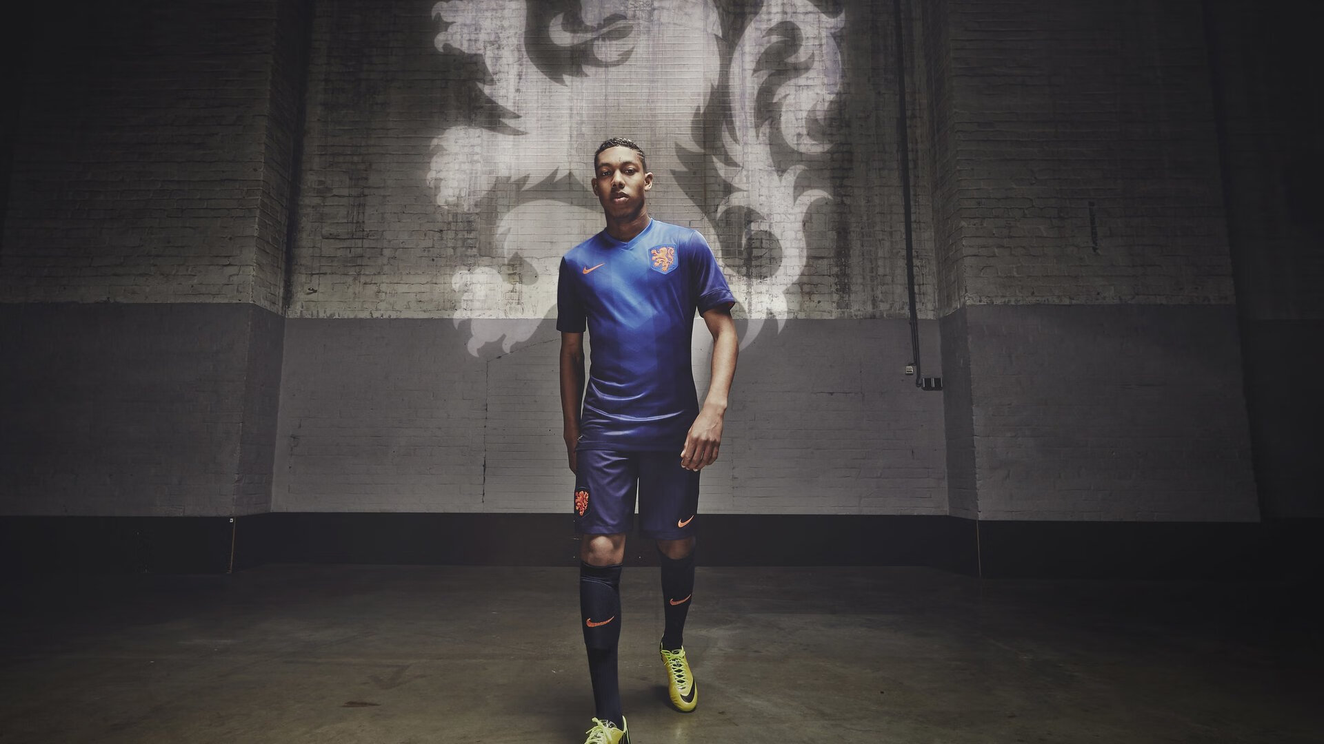 世界杯后:学校操场模仿决赛用彩笔画出禁区和中圈 孩子自创“迷你世界杯”